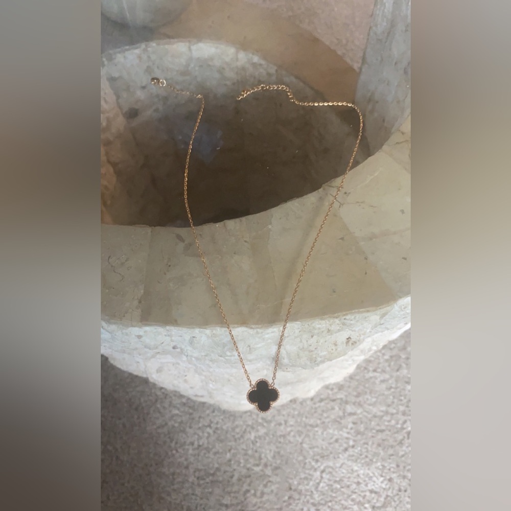 Clover black and gold necklace